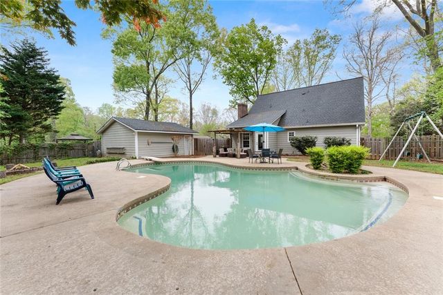 3836 Cherokee Ford, Gainesville, GA 30506