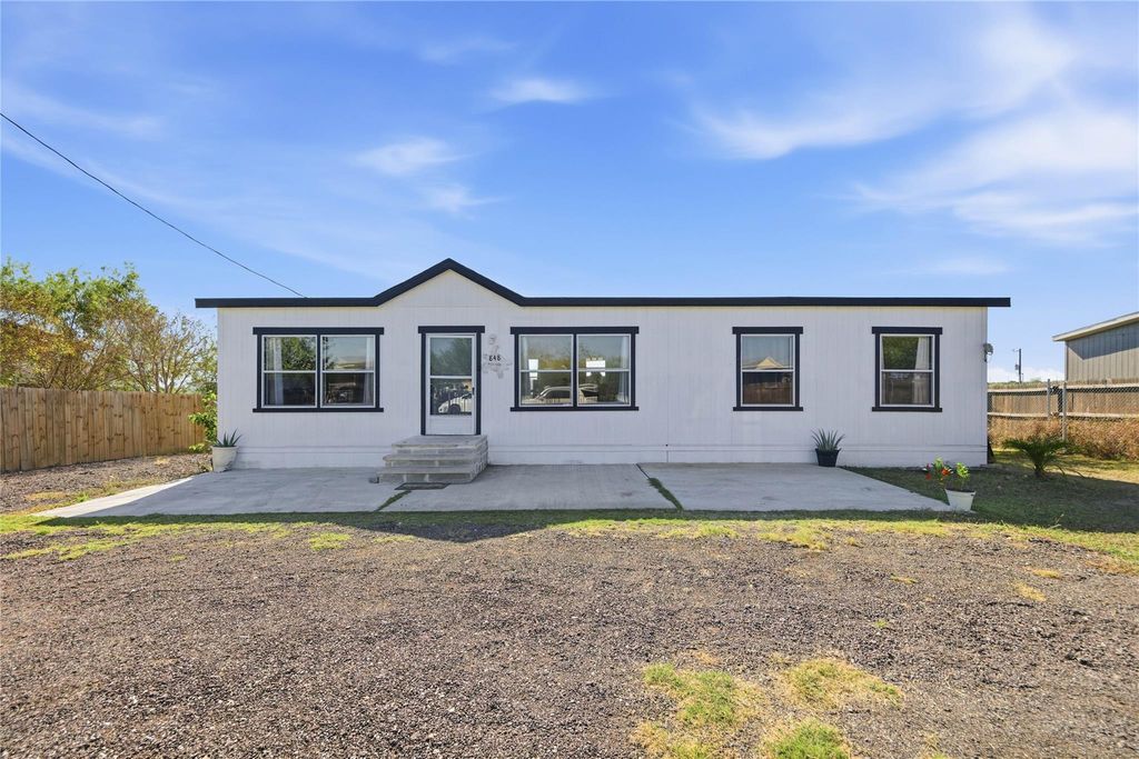 848 Railyard DR, Kyle, TX 78640