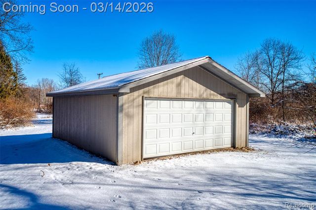 9800 Roberts Road, Gregory, MI 48137
