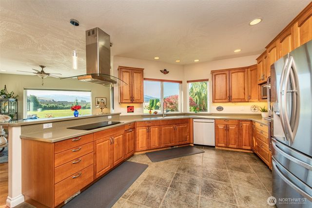 920 N Gierin Creek Lane, Sequim, WA 98382