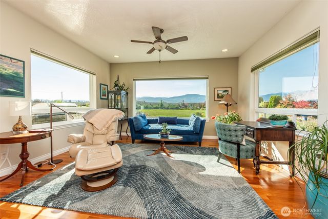 920 N Gierin Creek Lane, Sequim, WA 98382
