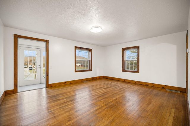 2435 N Laurel Road, London, KY 40741