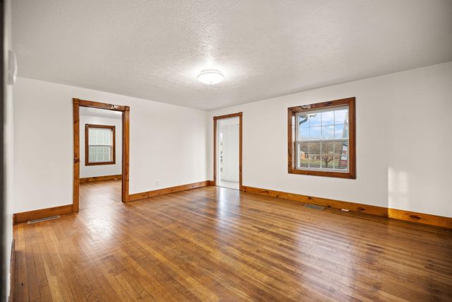 2435 N Laurel Road, London, KY 40741