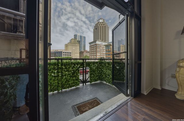 214 E Travis St Apt 205, San Antonio, TX 78205