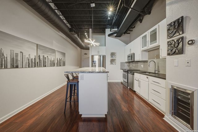 214 E Travis St Apt 205, San Antonio, TX 78205