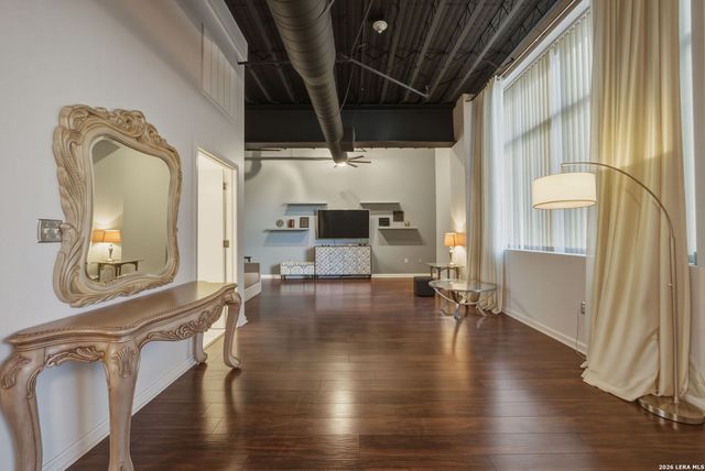 214 E Travis St Apt 205, San Antonio, TX 78205