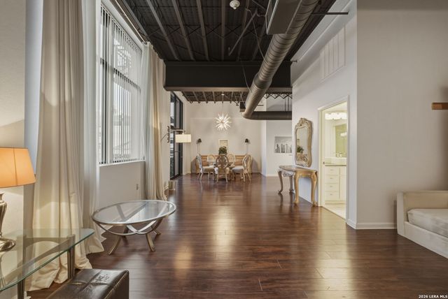 214 E Travis St Apt 205, San Antonio, TX 78205