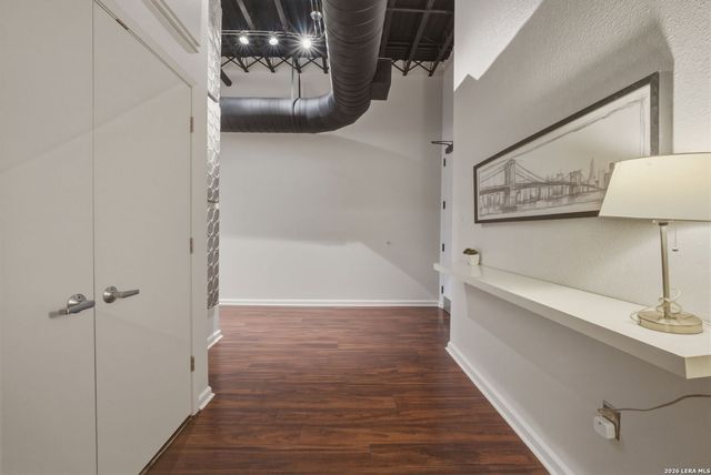 214 E Travis St Apt 205, San Antonio, TX 78205