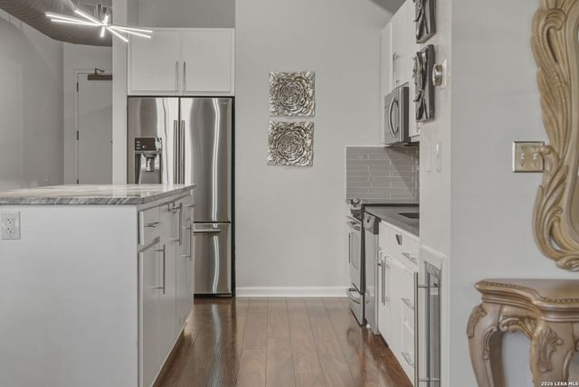 214 E Travis St Apt 205, San Antonio, TX 78205