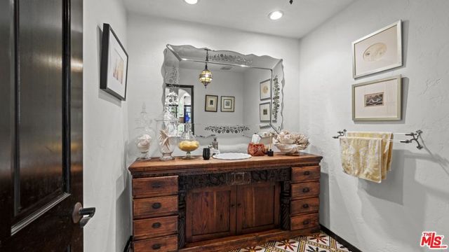 11662 Duque Drive, Studio City, CA 91604