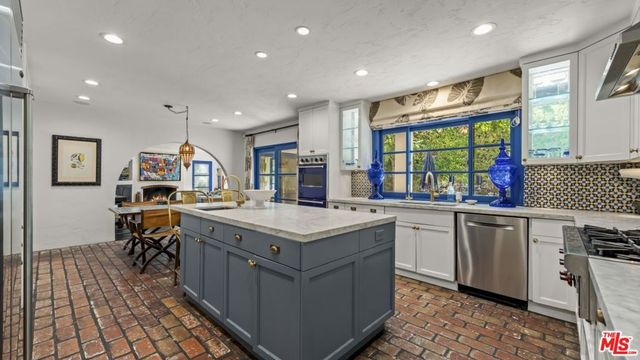 11662 Duque Drive, Studio City, CA 91604