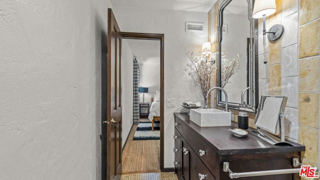 11662 Duque Drive, Studio City, CA 91604