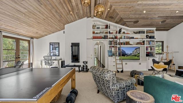 11662 Duque Drive, Studio City, CA 91604