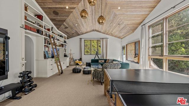 11662 Duque Drive, Studio City, CA 91604