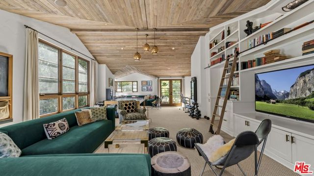 11662 Duque Drive, Studio City, CA 91604