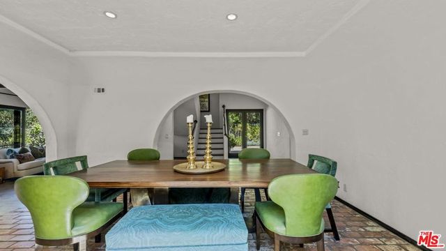 11662 Duque Drive, Studio City, CA 91604