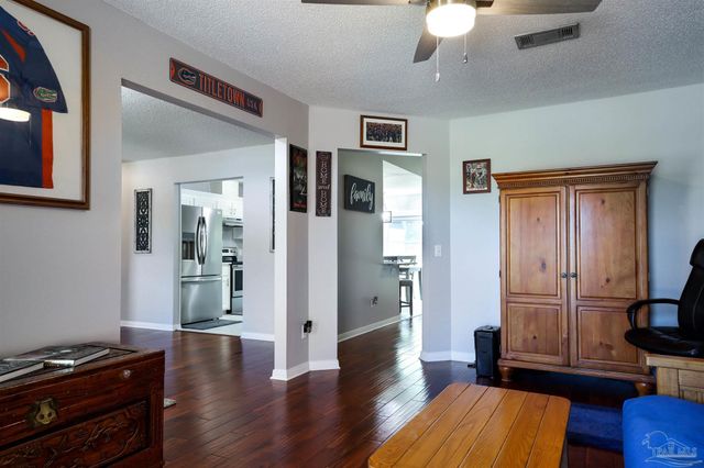 1105 Freeboard Blvd, Pensacola, FL 32507