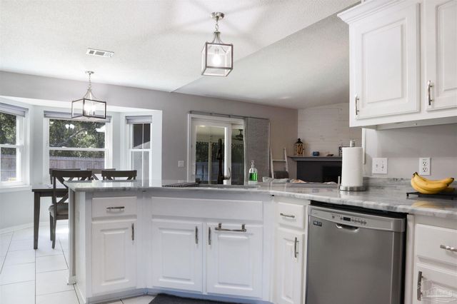 1105 Freeboard Blvd, Pensacola, FL 32507