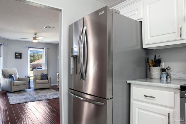 1105 Freeboard Blvd, Pensacola, FL 32507