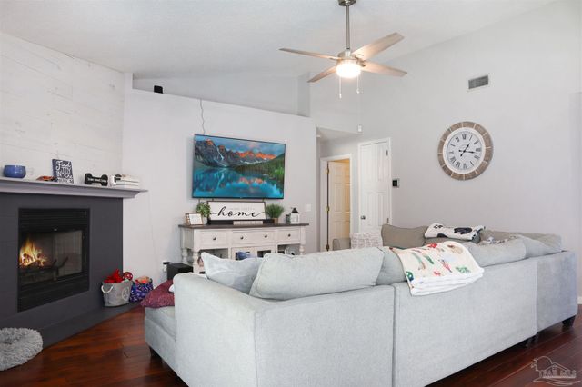 1105 Freeboard Blvd, Pensacola, FL 32507