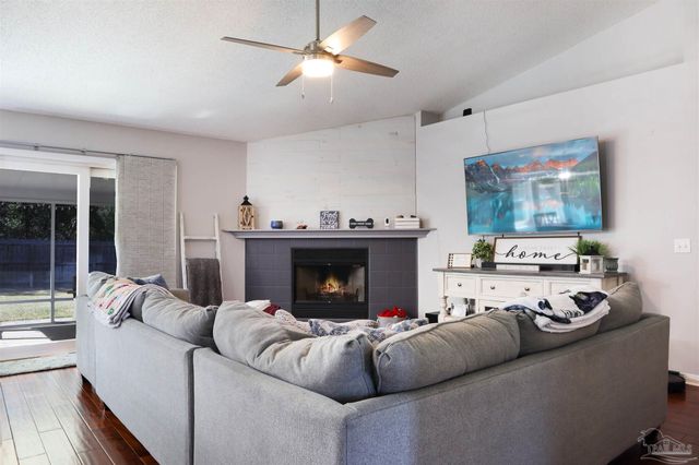 1105 Freeboard Blvd, Pensacola, FL 32507