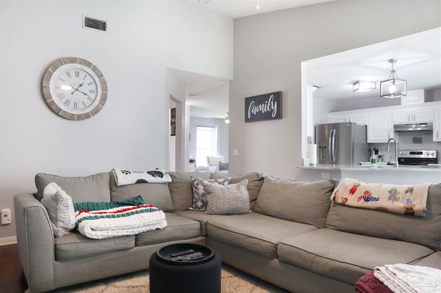 1105 Freeboard Blvd, Pensacola, FL 32507