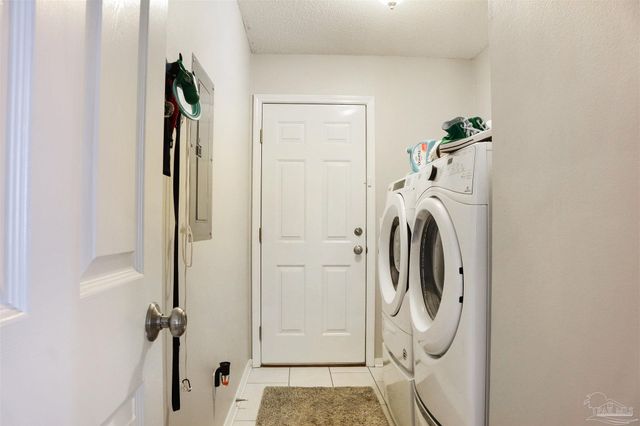 1105 Freeboard Blvd, Pensacola, FL 32507