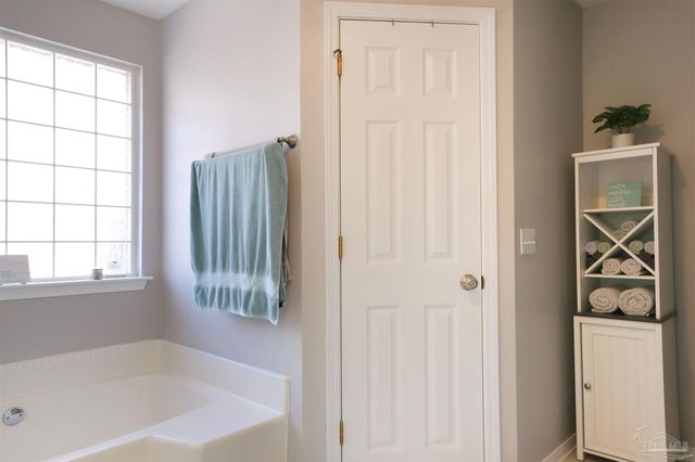 1105 Freeboard Blvd, Pensacola, FL 32507