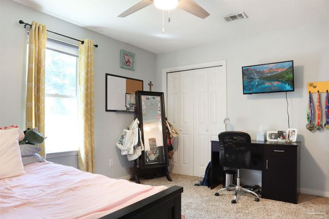 1105 Freeboard Blvd, Pensacola, FL 32507