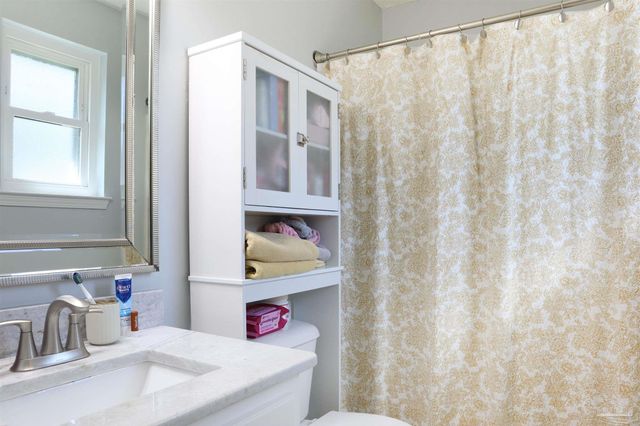 1105 Freeboard Blvd, Pensacola, FL 32507