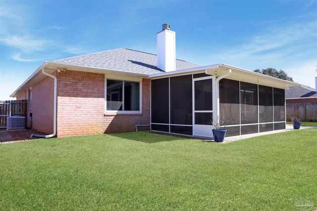 1105 Freeboard Blvd, Pensacola, FL 32507