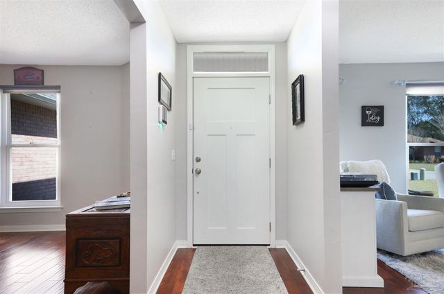 1105 Freeboard Blvd, Pensacola, FL 32507