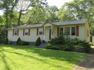 38 Dubois Road, Montville, CT 06382
