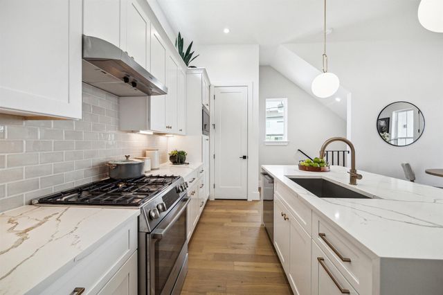 2216 Dennis Street, Houston, TX 77004