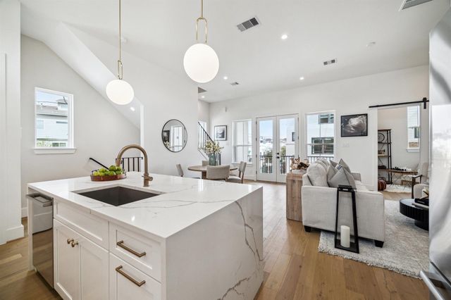 2216 Dennis Street, Houston, TX 77004