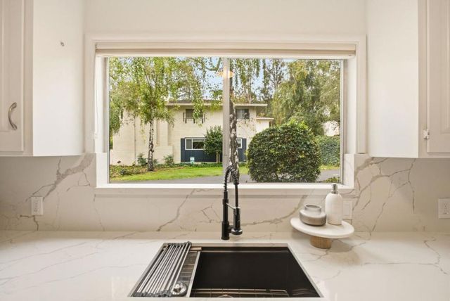 600 Pennsylvania Avenue 1, Los Gatos, CA 95030