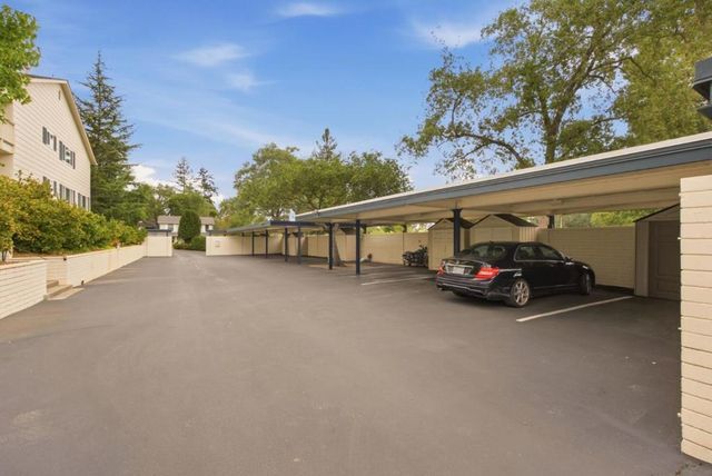 600 Pennsylvania Avenue 1, Los Gatos, CA 95030