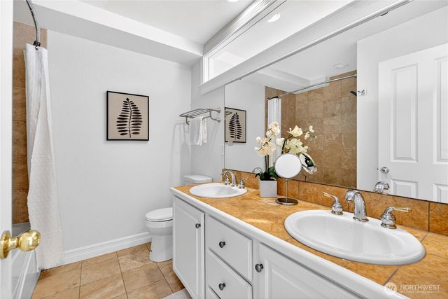 402 Aloha Street, Seattle, WA 98109