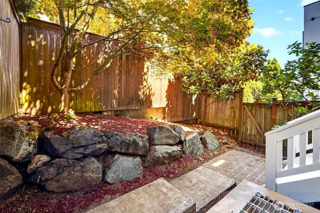 402 Aloha Street, Seattle, WA 98109