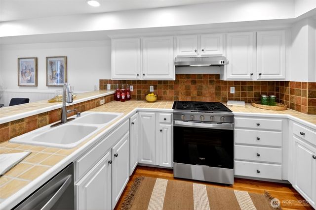 402 Aloha Street, Seattle, WA 98109