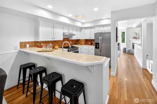 402 Aloha Street, Seattle, WA 98109