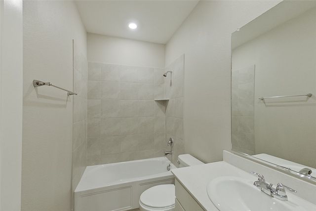 260 Jenkinson Drive, Fate, TX 75189