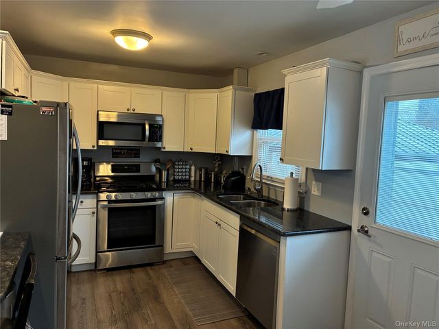 34 Beach Street, West Islip, NY 11795