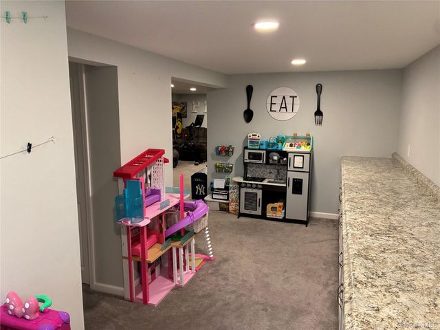 34 Beach Street, West Islip, NY 11795