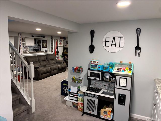 34 Beach Street, West Islip, NY 11795