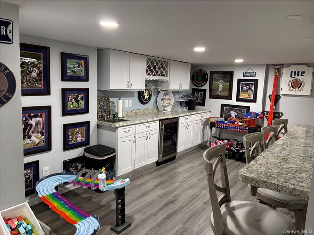 34 Beach Street, West Islip, NY 11795