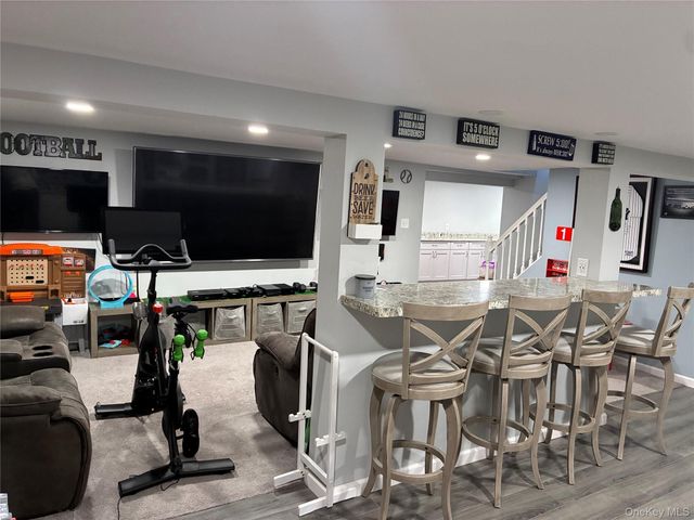 34 Beach Street, West Islip, NY 11795