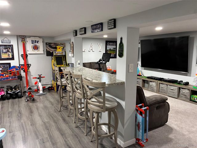 34 Beach Street, West Islip, NY 11795