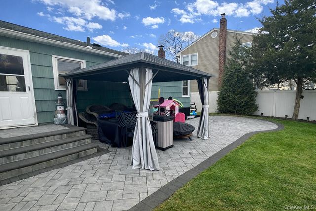 34 Beach Street, West Islip, NY 11795