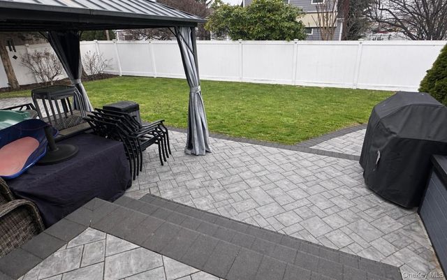 34 Beach Street, West Islip, NY 11795